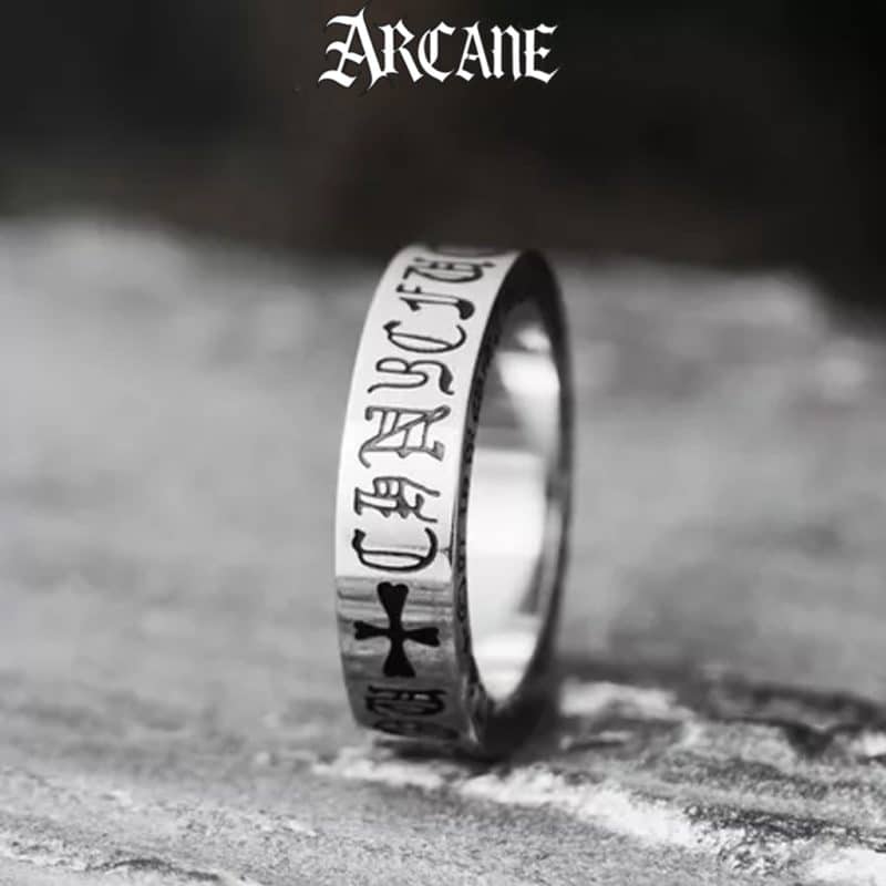 nhẫn chrome heart titan màu bạc khắc chữ